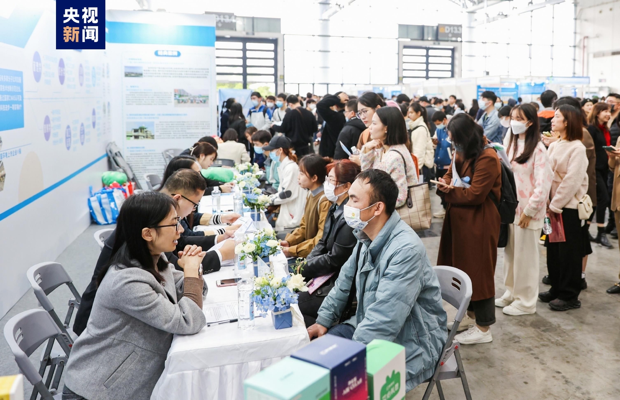 广西：逾800家单位提供超5万个岗位 人才需求量大